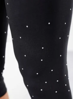 Caprileggings mit Zierplättchen am Bein
