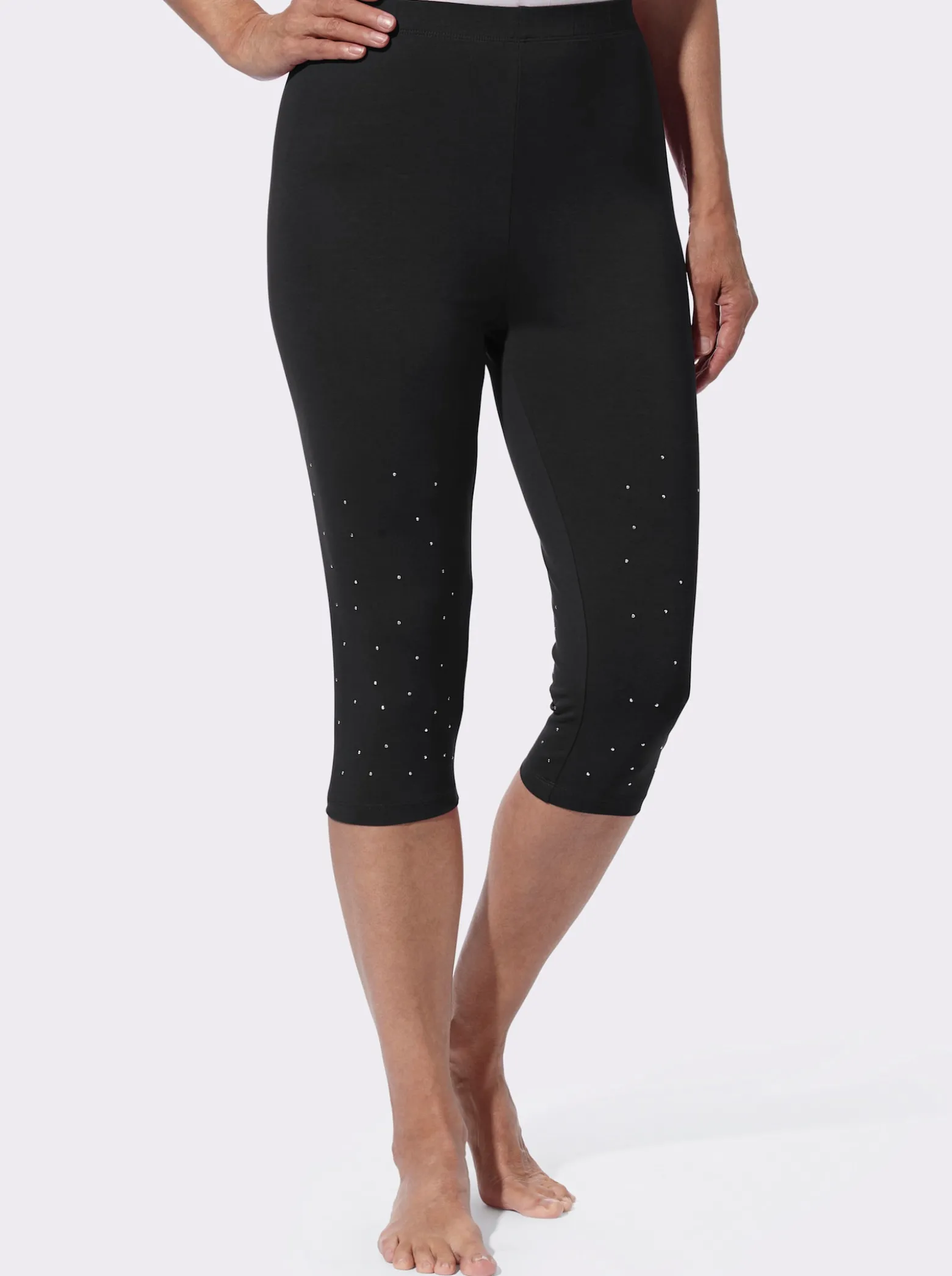 Caprileggings mit Zierplättchen am Bein