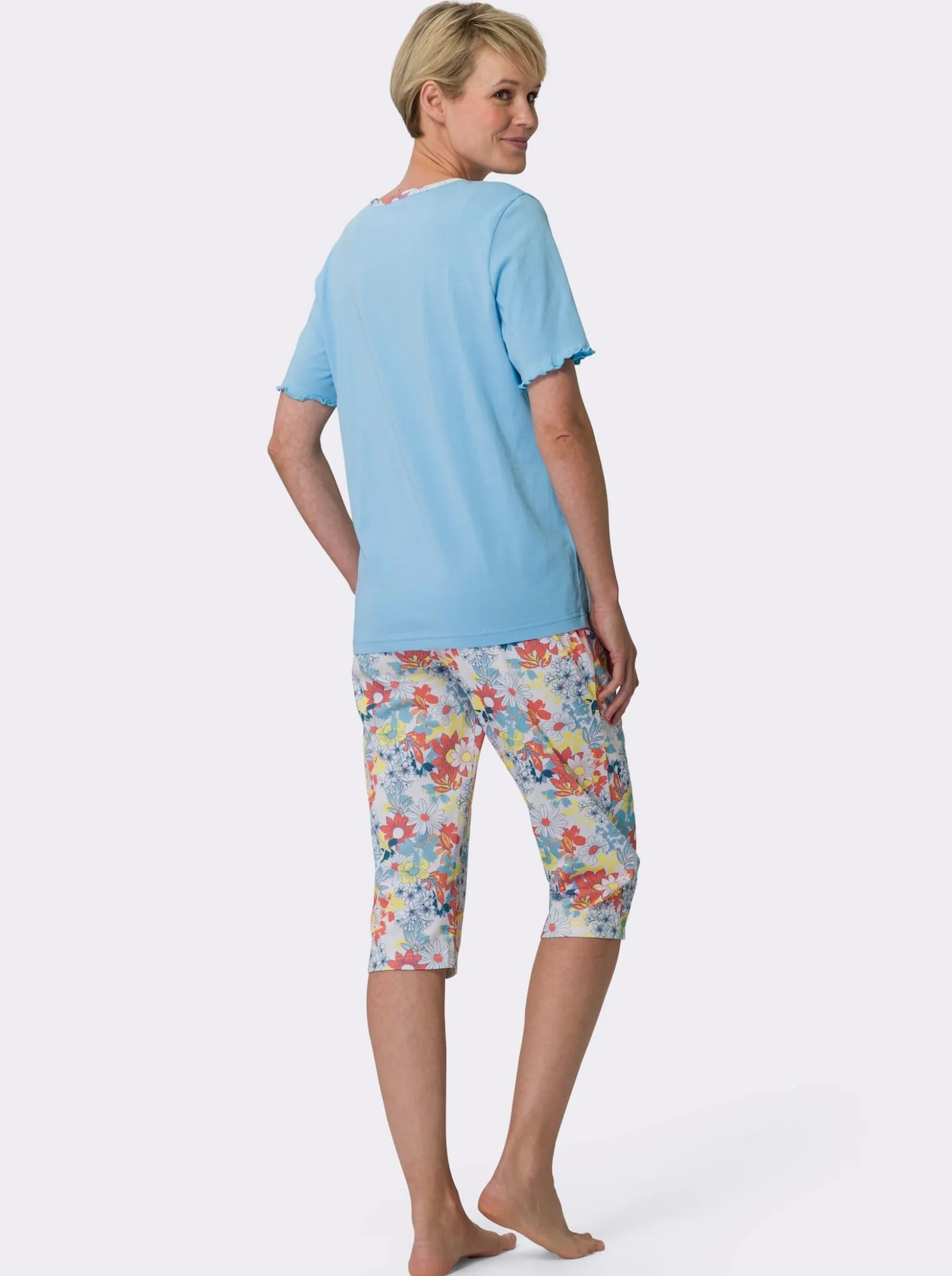 Capri-Schlafanzug mit V-Ausschnitt, floral bedruckt