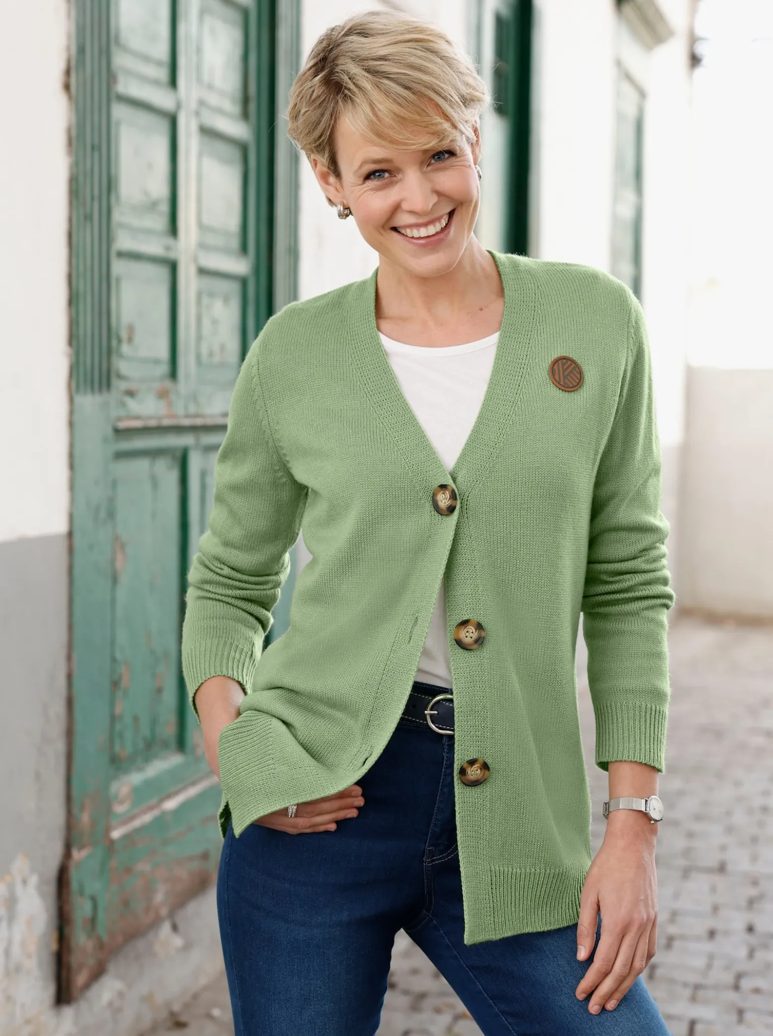 Cardigan mit Knöpfen in Horn-Optik