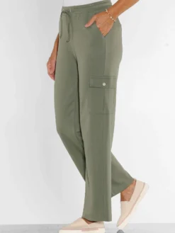 Cargohose mit Cargotasche am Hosenbein