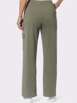 Cargohose mit Cargotasche am Hosenbein