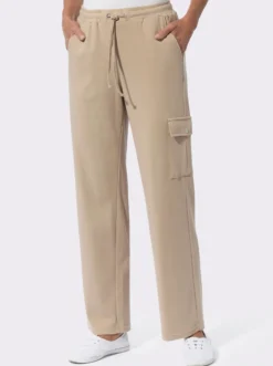 Cargohose mit Cargotasche am Hosenbein