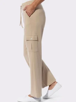 Cargohose mit Cargotasche am Hosenbein