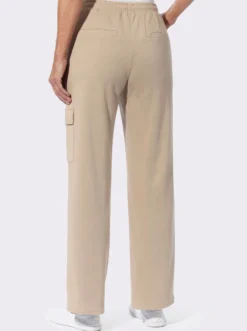 Cargohose mit Cargotasche am Hosenbein
