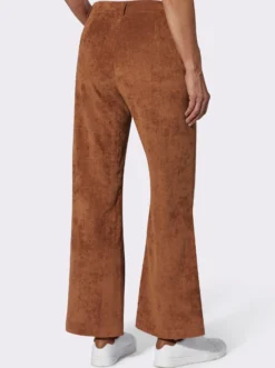 Cordhose in ausgestellter Form