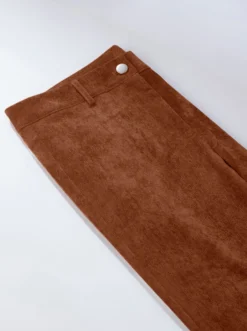 Cordhose in ausgestellter Form
