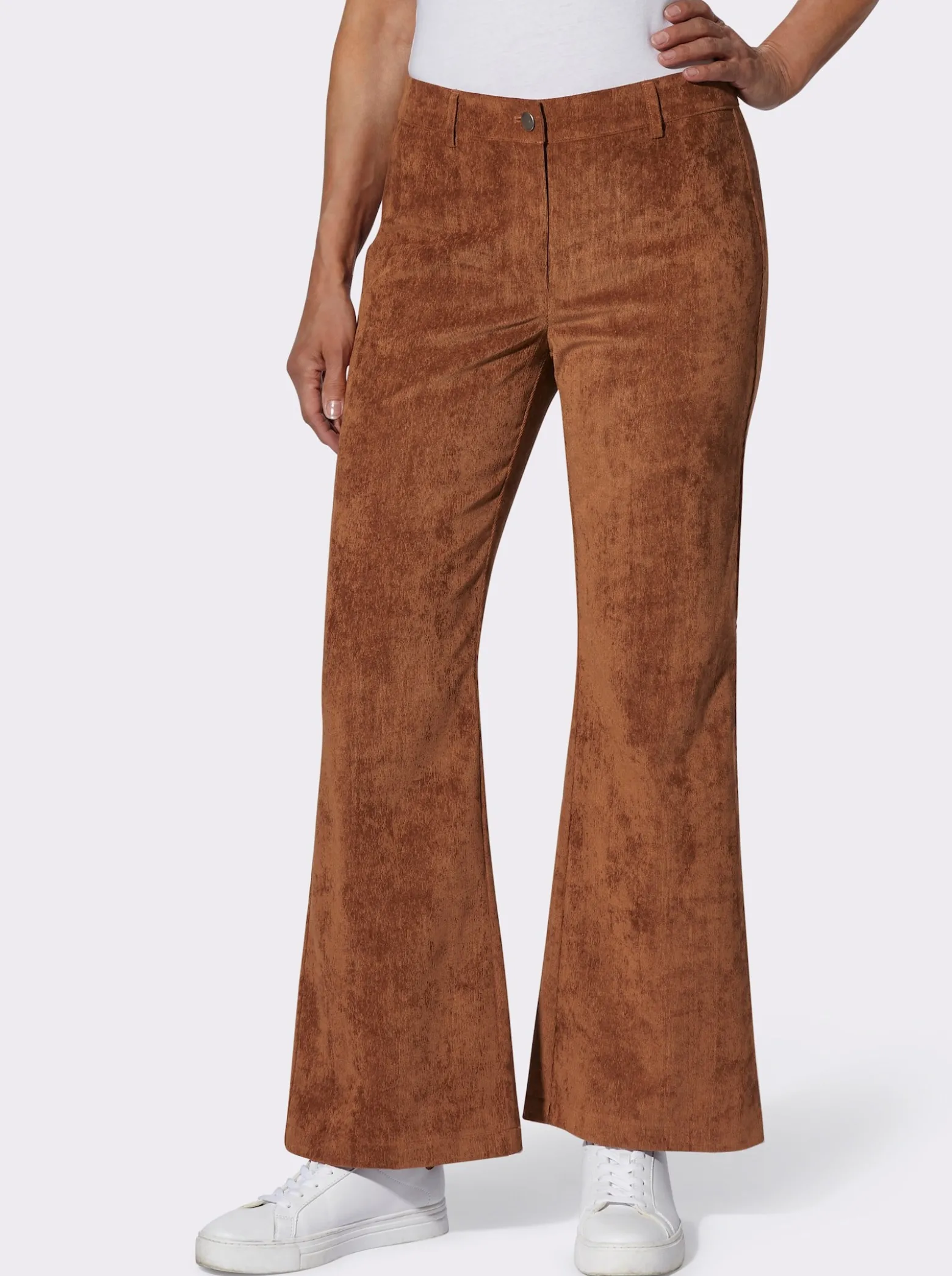 Cordhose in ausgestellter Form