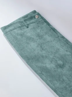 Cordhose in ausgestellter Form