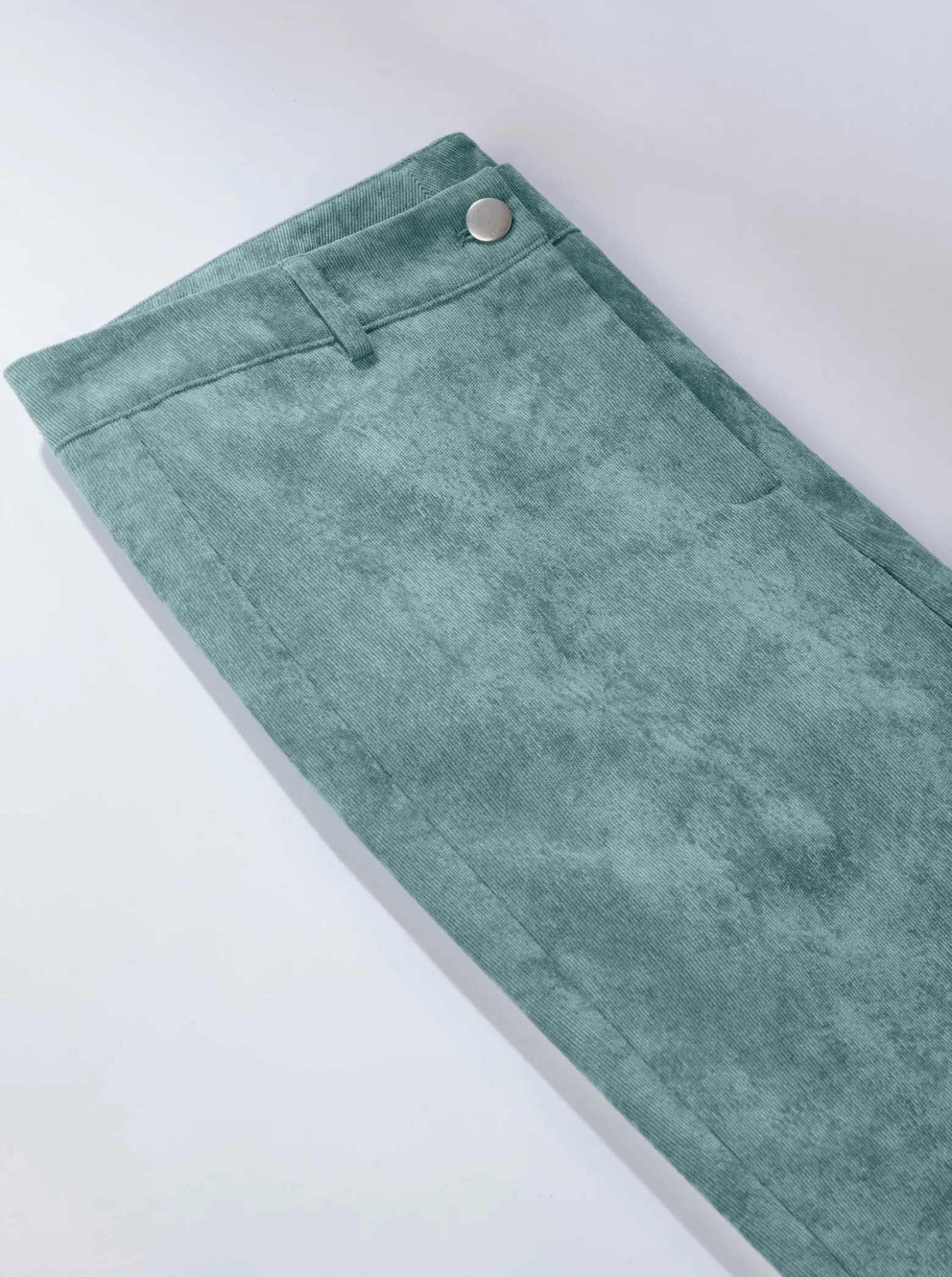 Cordhose in ausgestellter Form