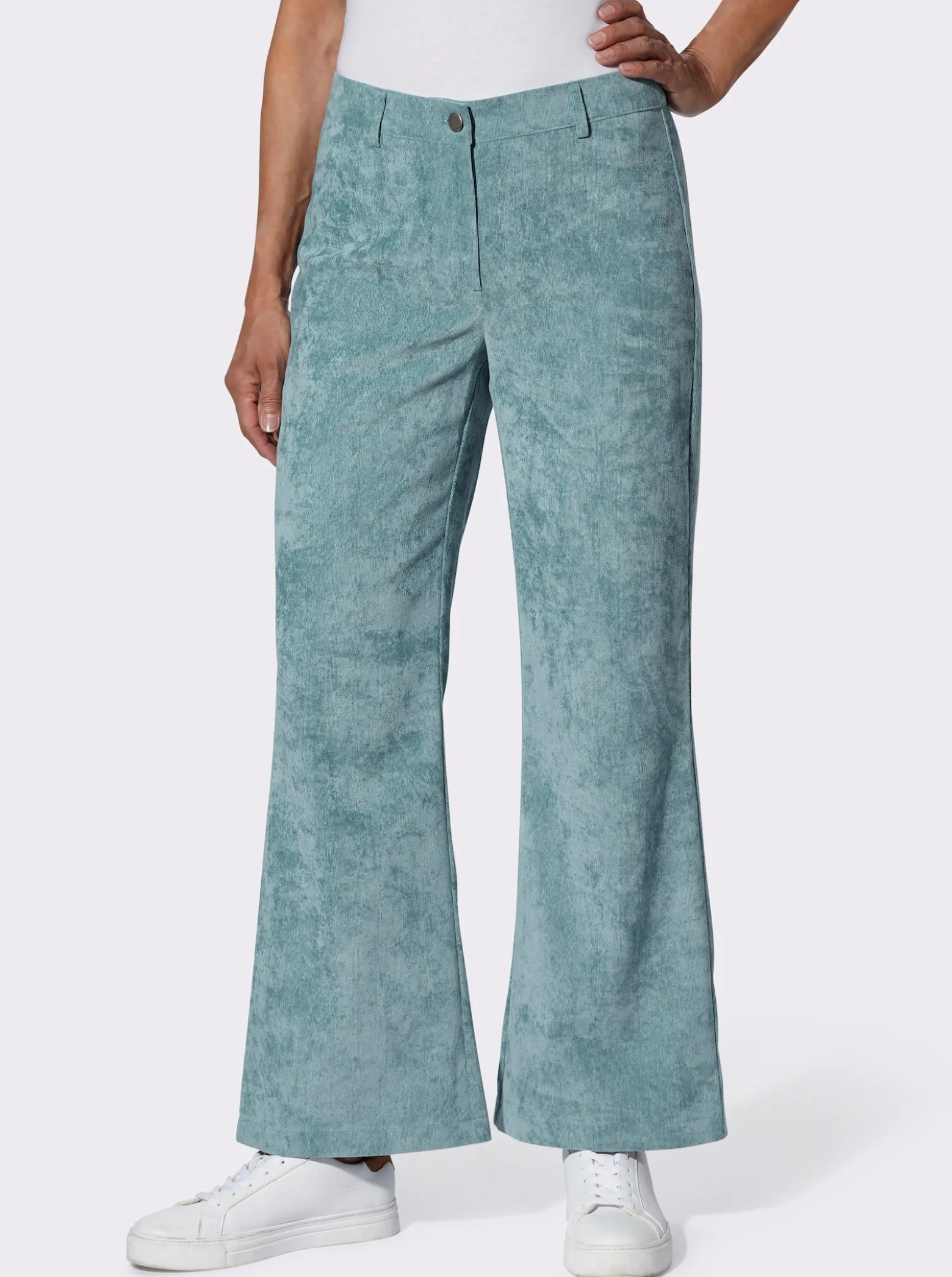 Cordhose in ausgestellter Form