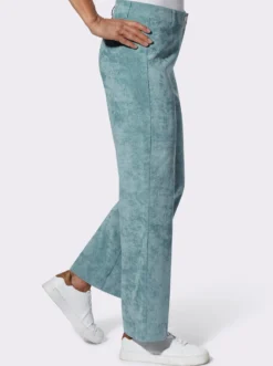 Cordhose in ausgestellter Form