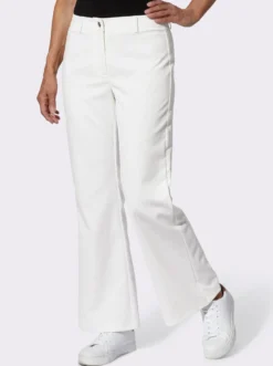 Cordhose in ausgestellter Form