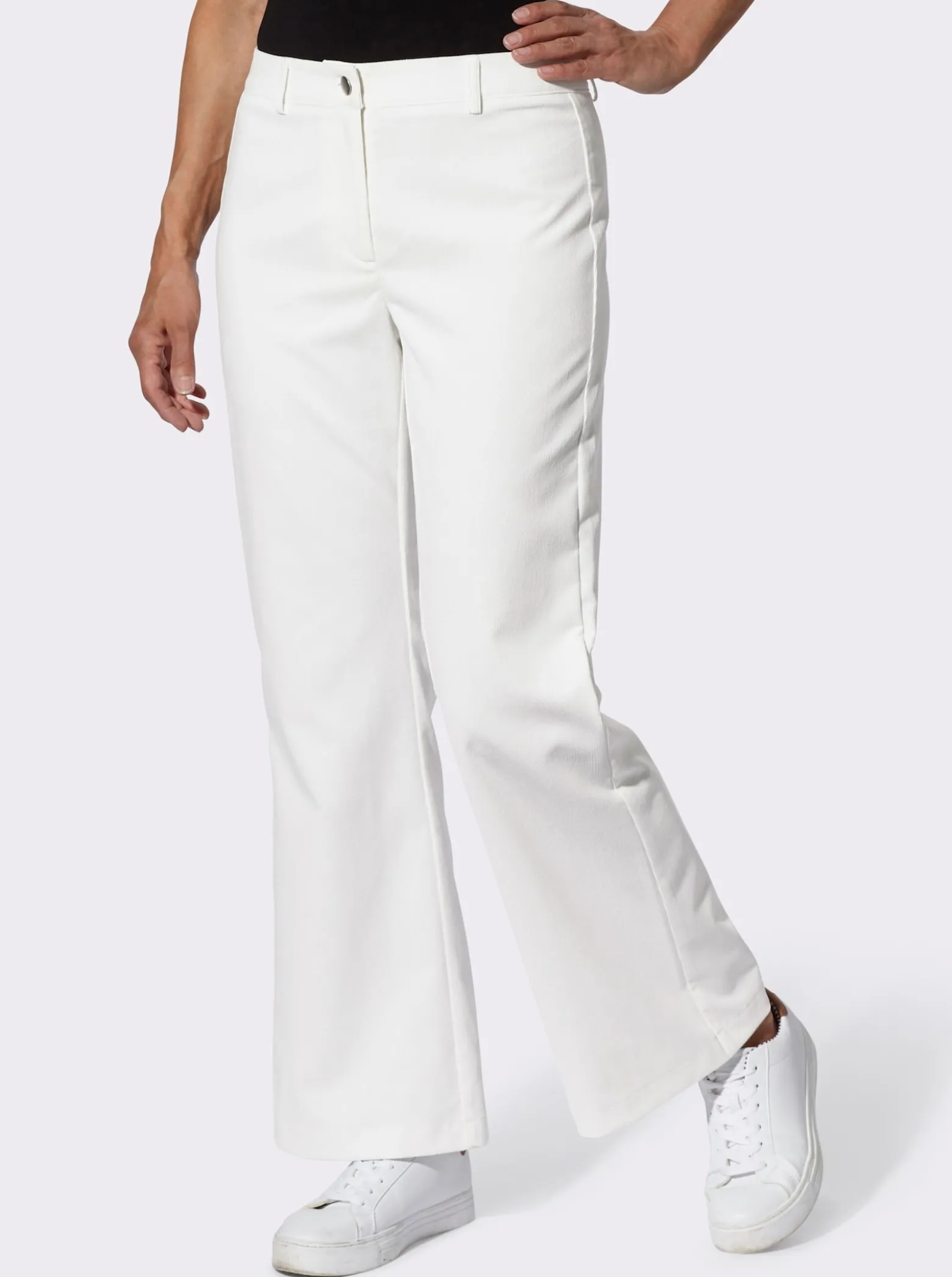 Cordhose in ausgestellter Form
