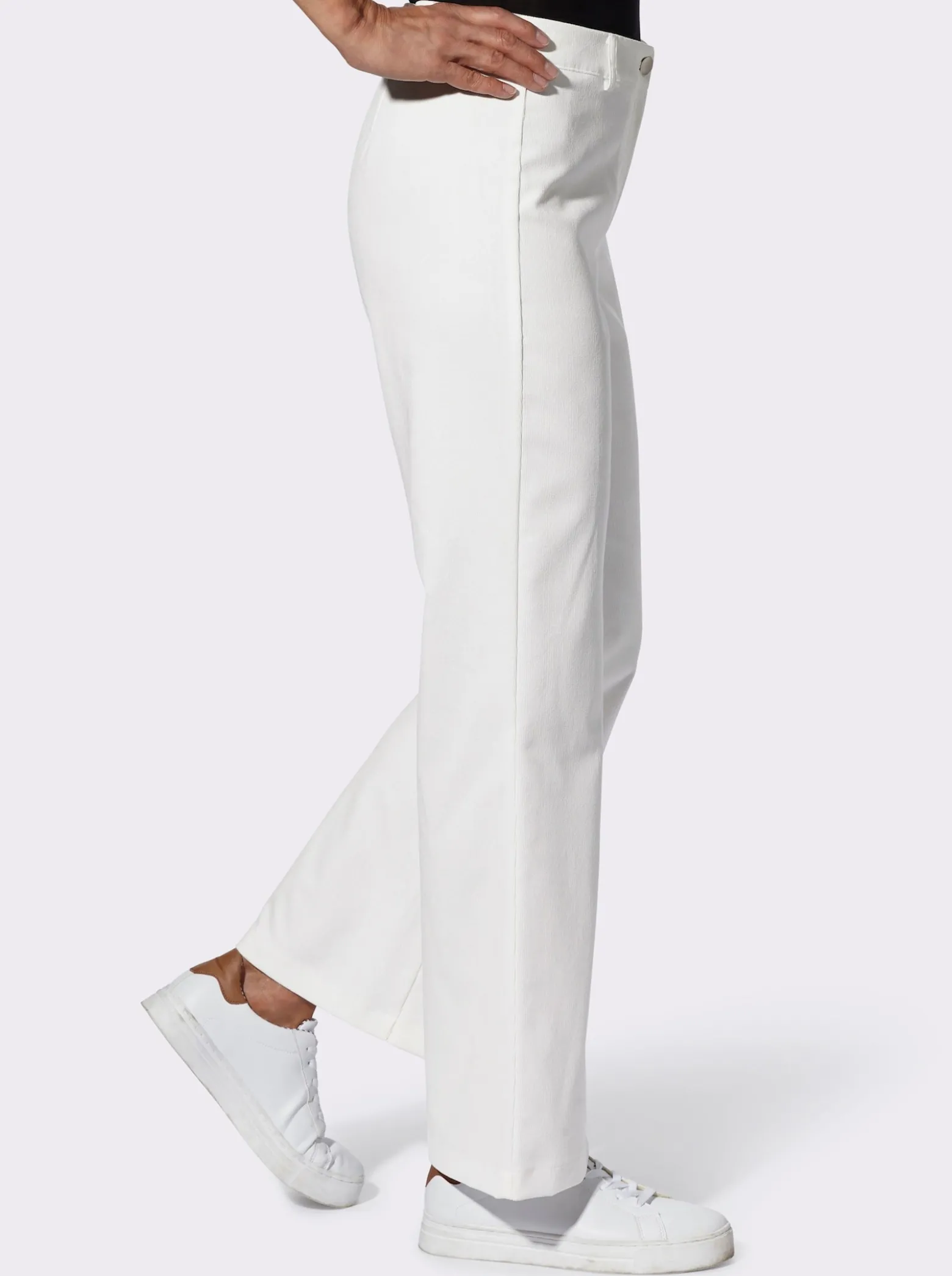 Cordhose in ausgestellter Form