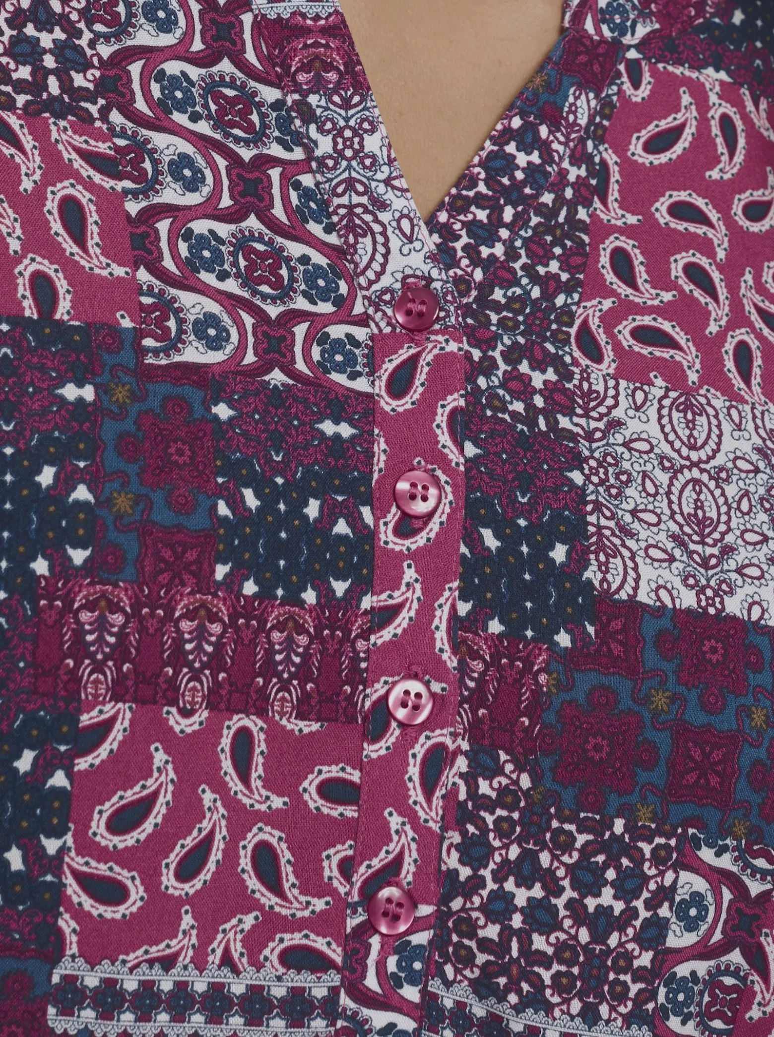 Druckbluse im Patchwork-Dessin