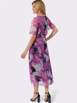 Druckkleid mit ausgestelltem Rockteil