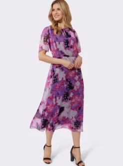Druckkleid mit ausgestelltem Rockteil