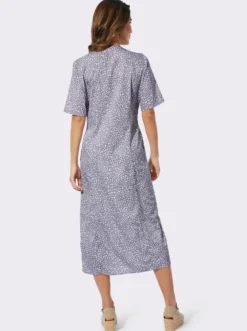 Druckkleid mit Schlitz am Saum