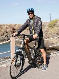 Fahrradjacke mit Rückentasche