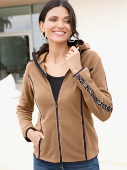 Fleecejacke mit gemusterten Zierbändern