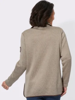 Fleecejacke mit hohen Seitenschlitzen