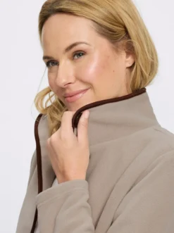 Fleecejacke mit Kontrast-Paspeln