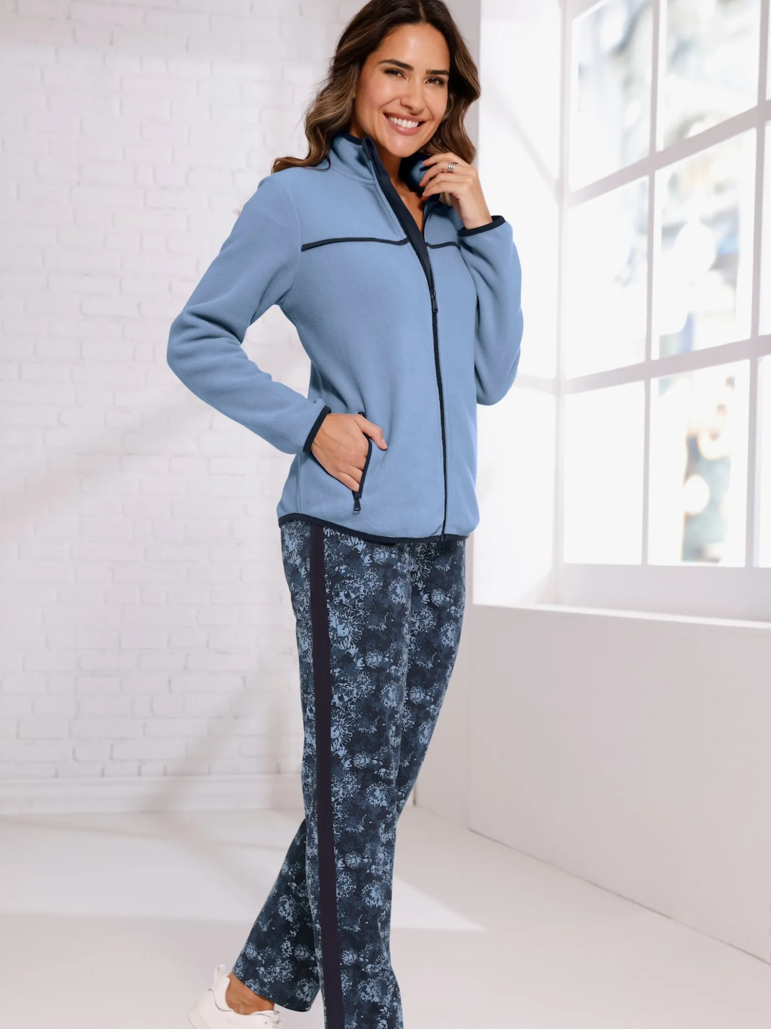 Fleecejacke mit Kontrast-Paspelierung