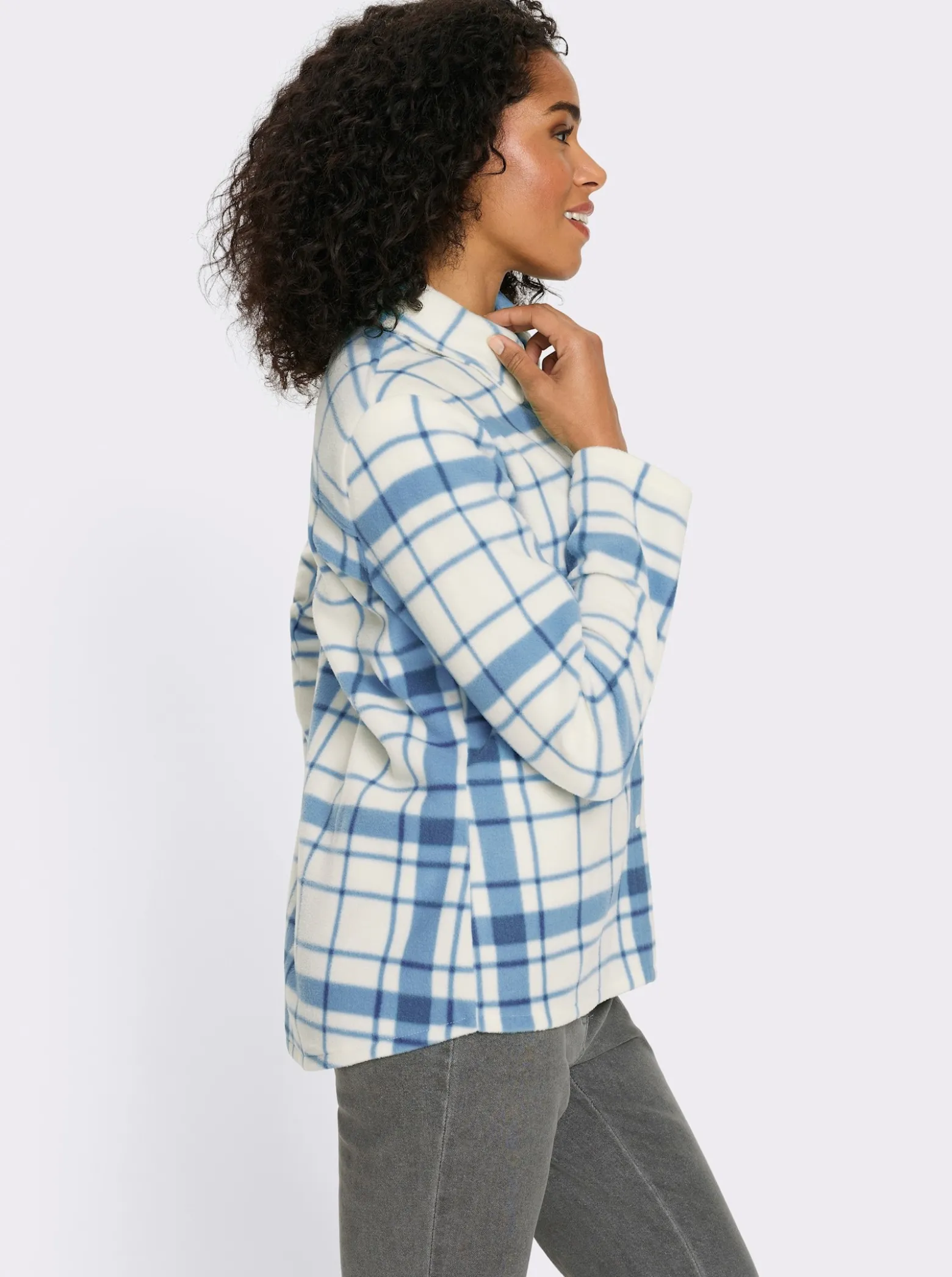 Fleecejacke mit längerem Saum im Rückteil