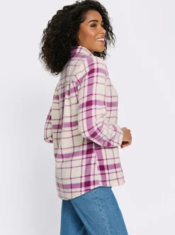 Fleecejacke mit längerem Saum im Rückteil