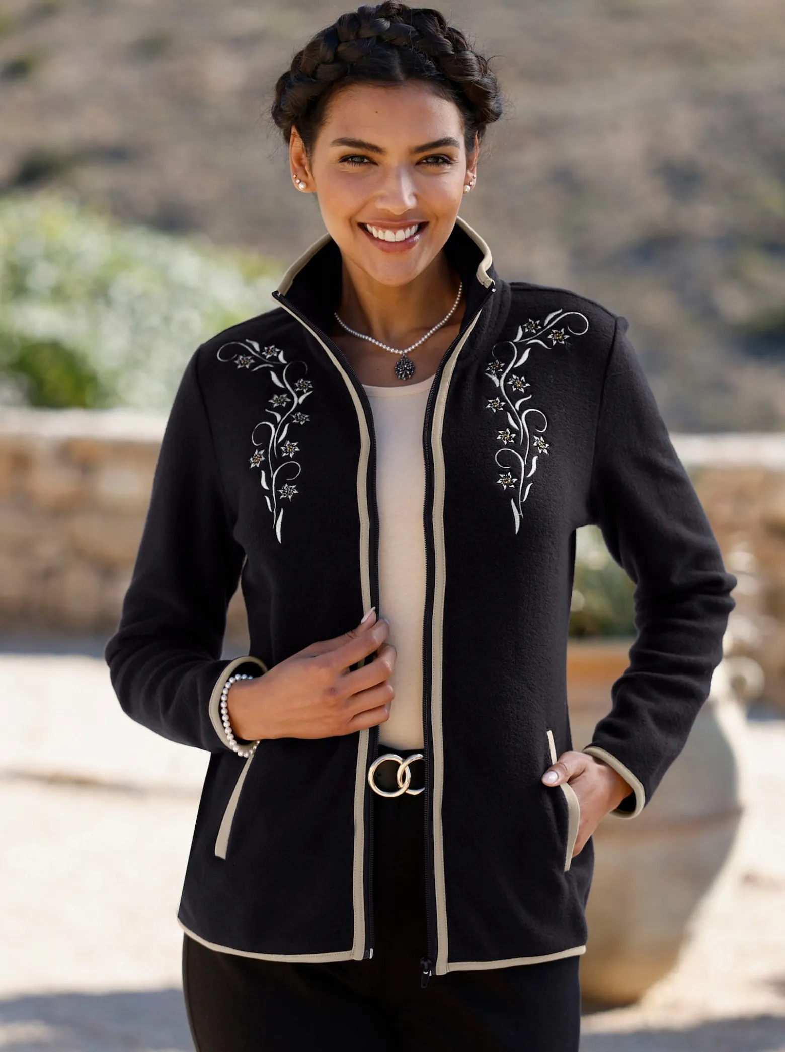 Fleecejacke mit Stickerei