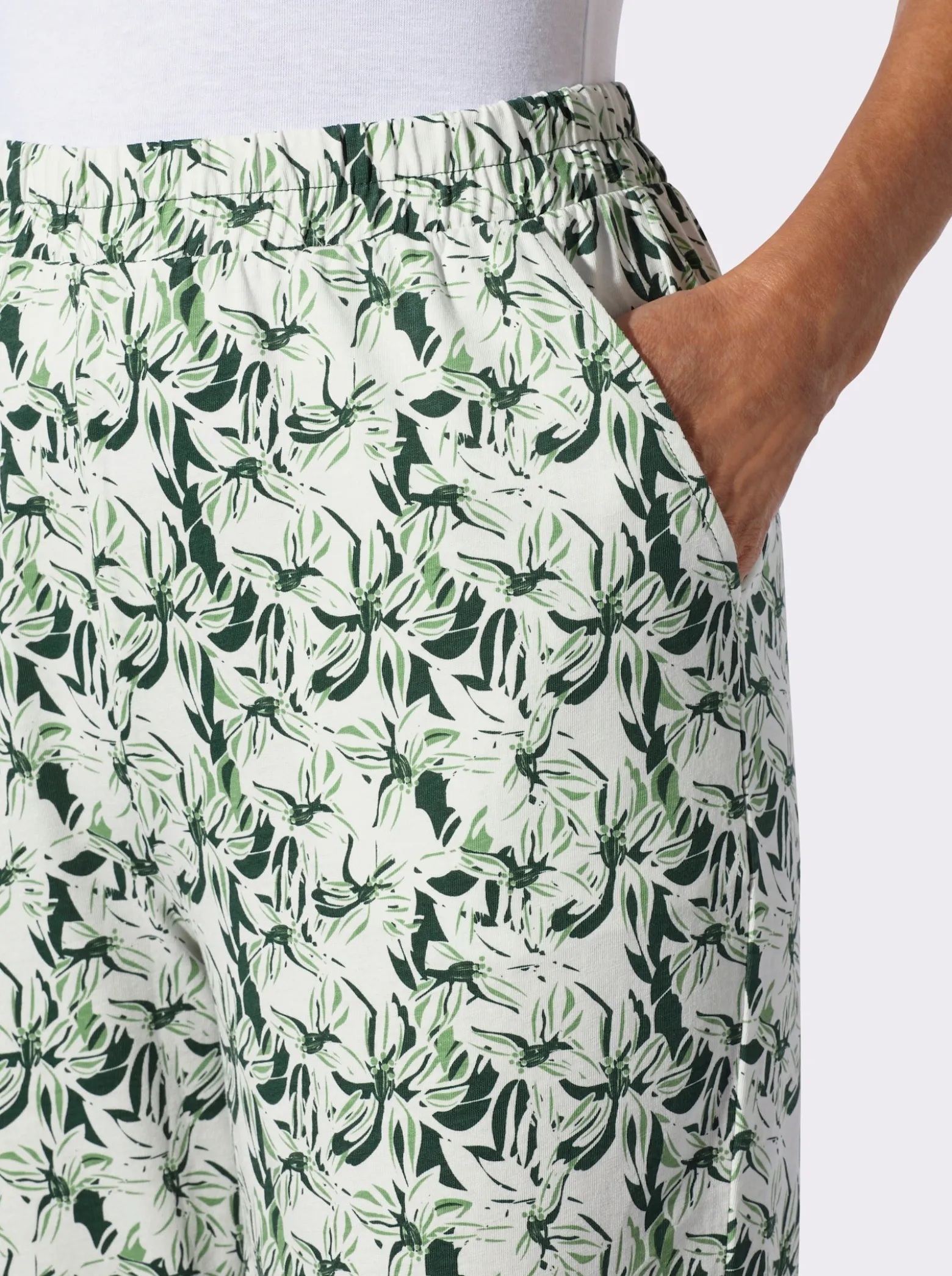 Freizeithose im Blumen-Dessin