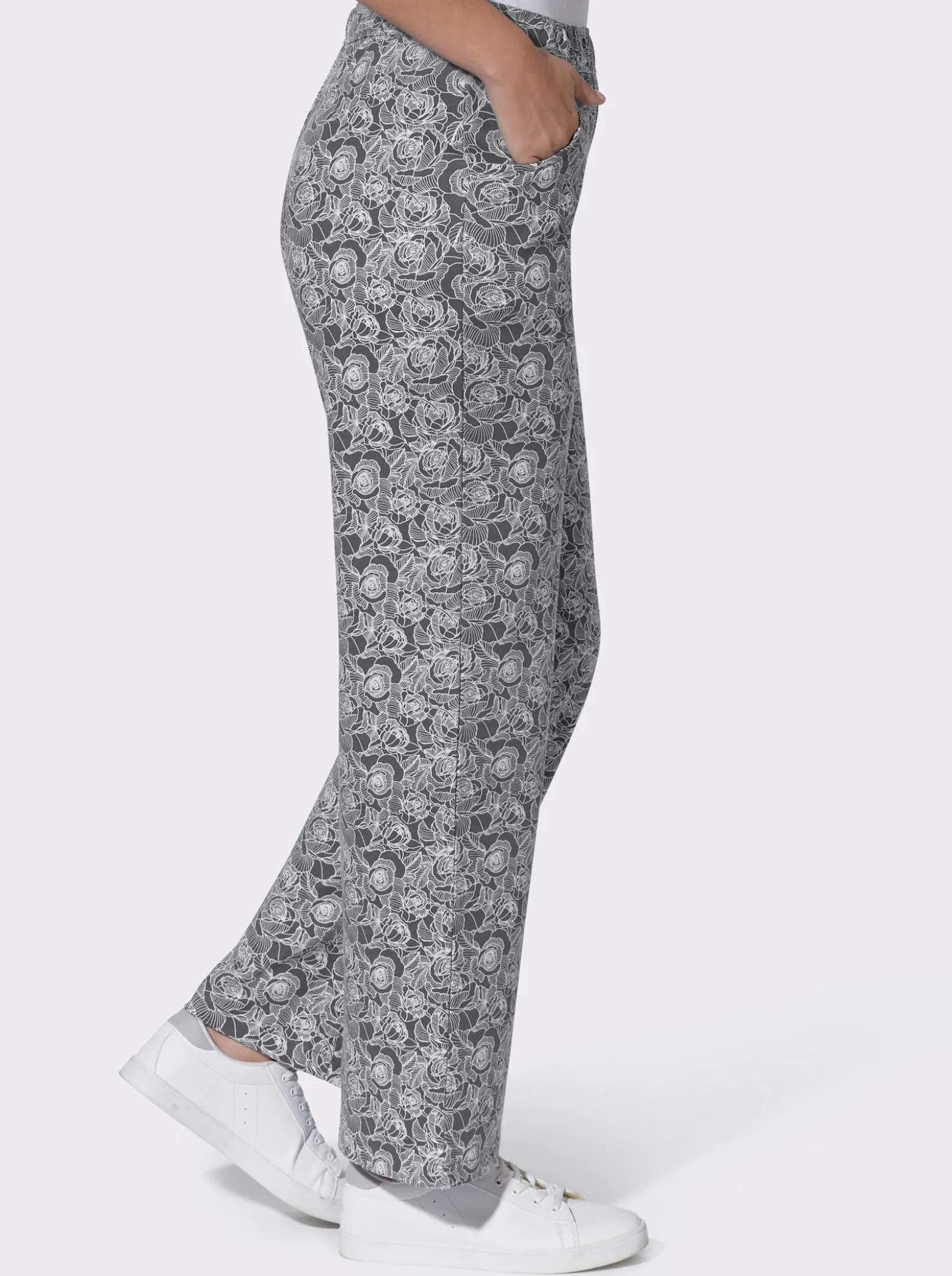 Freizeithose im floralen Dessin