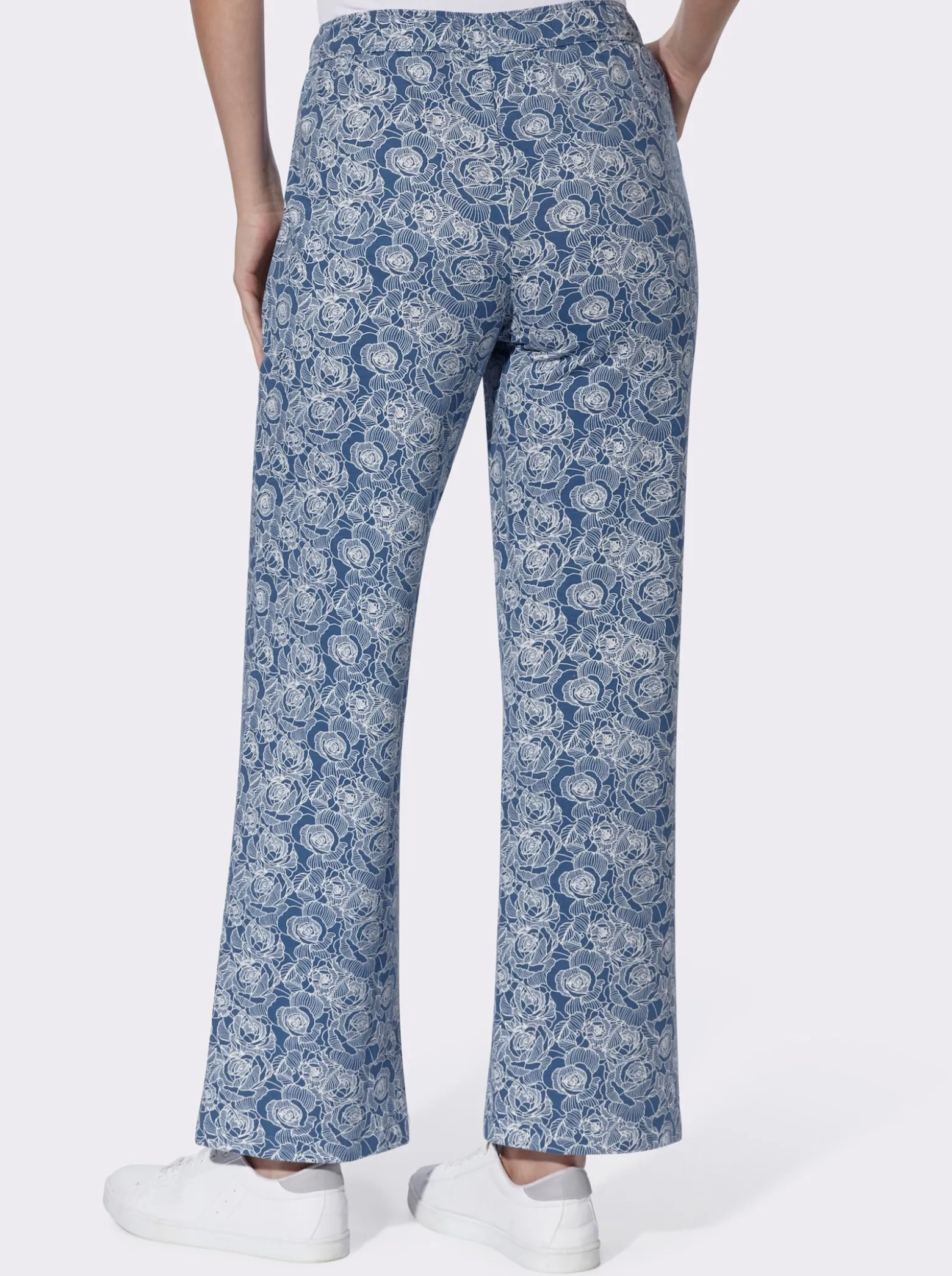 Freizeithose im floralen Dessin
