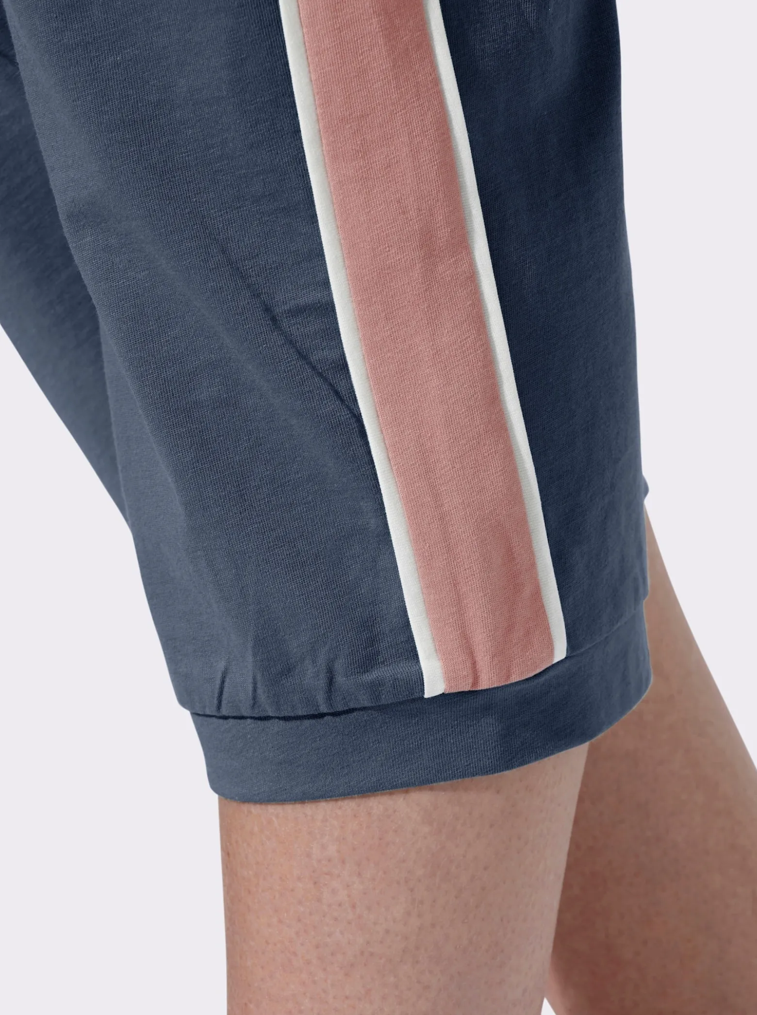 Freizeithose mit Galonstreifen