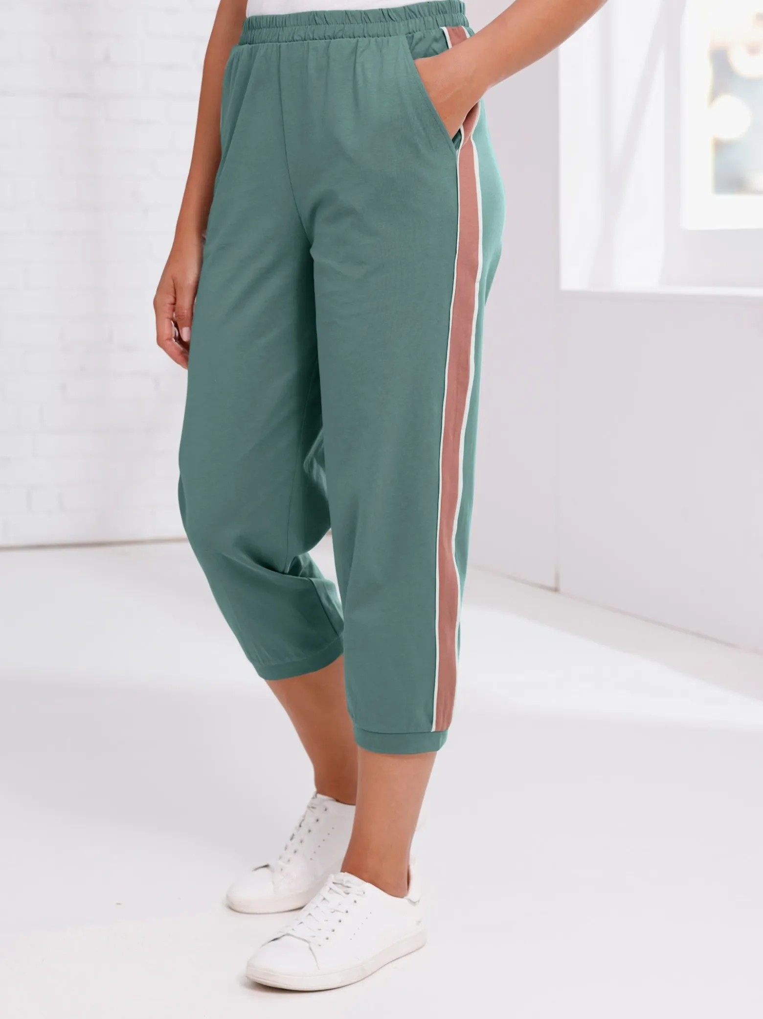 Freizeithose mit Galonstreifen