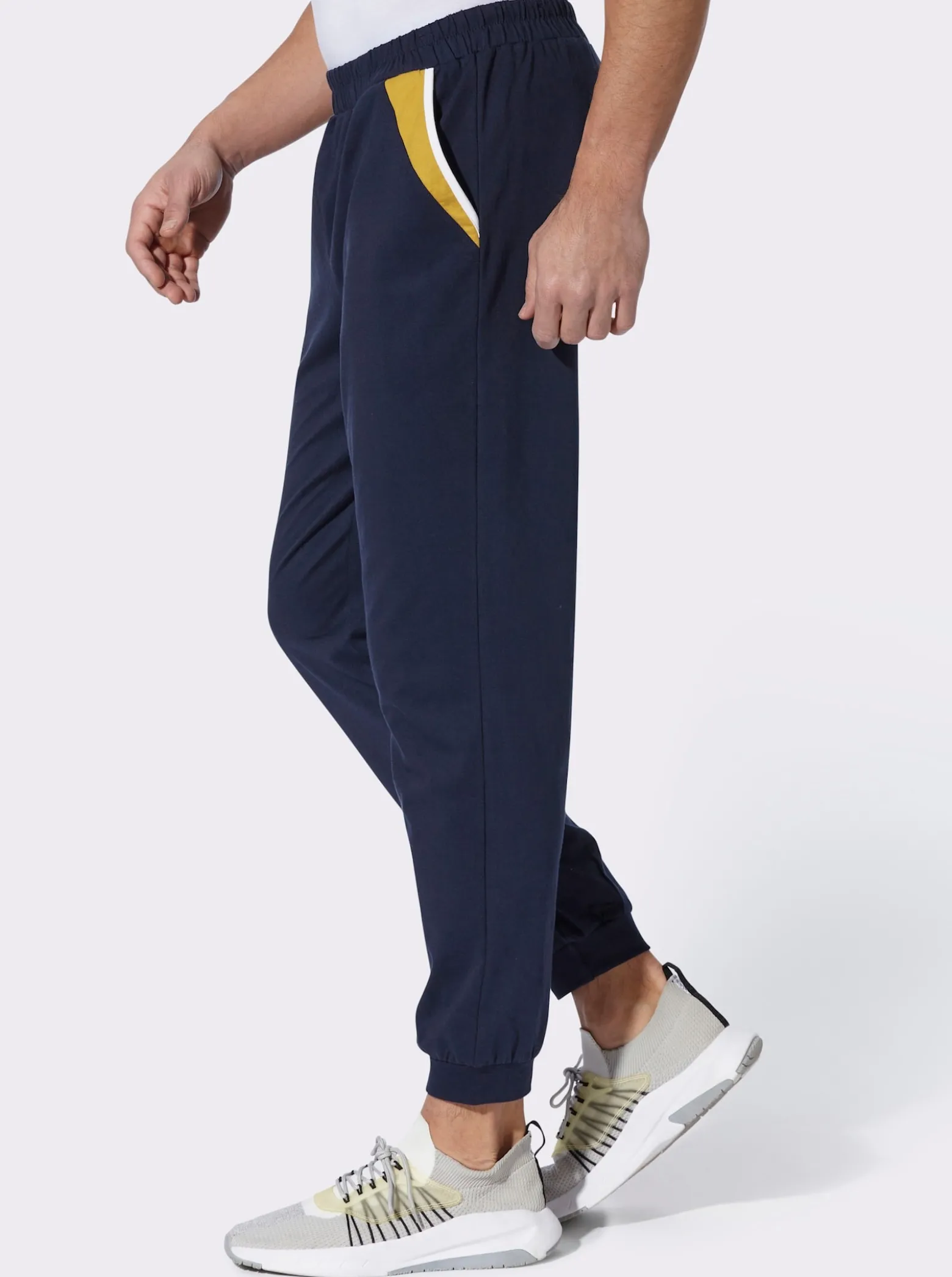 Freizeithose mit Kontrasteinsätzen