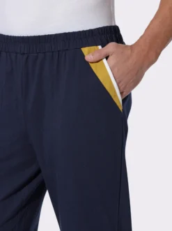 Freizeithose mit Kontrasteinsätzen