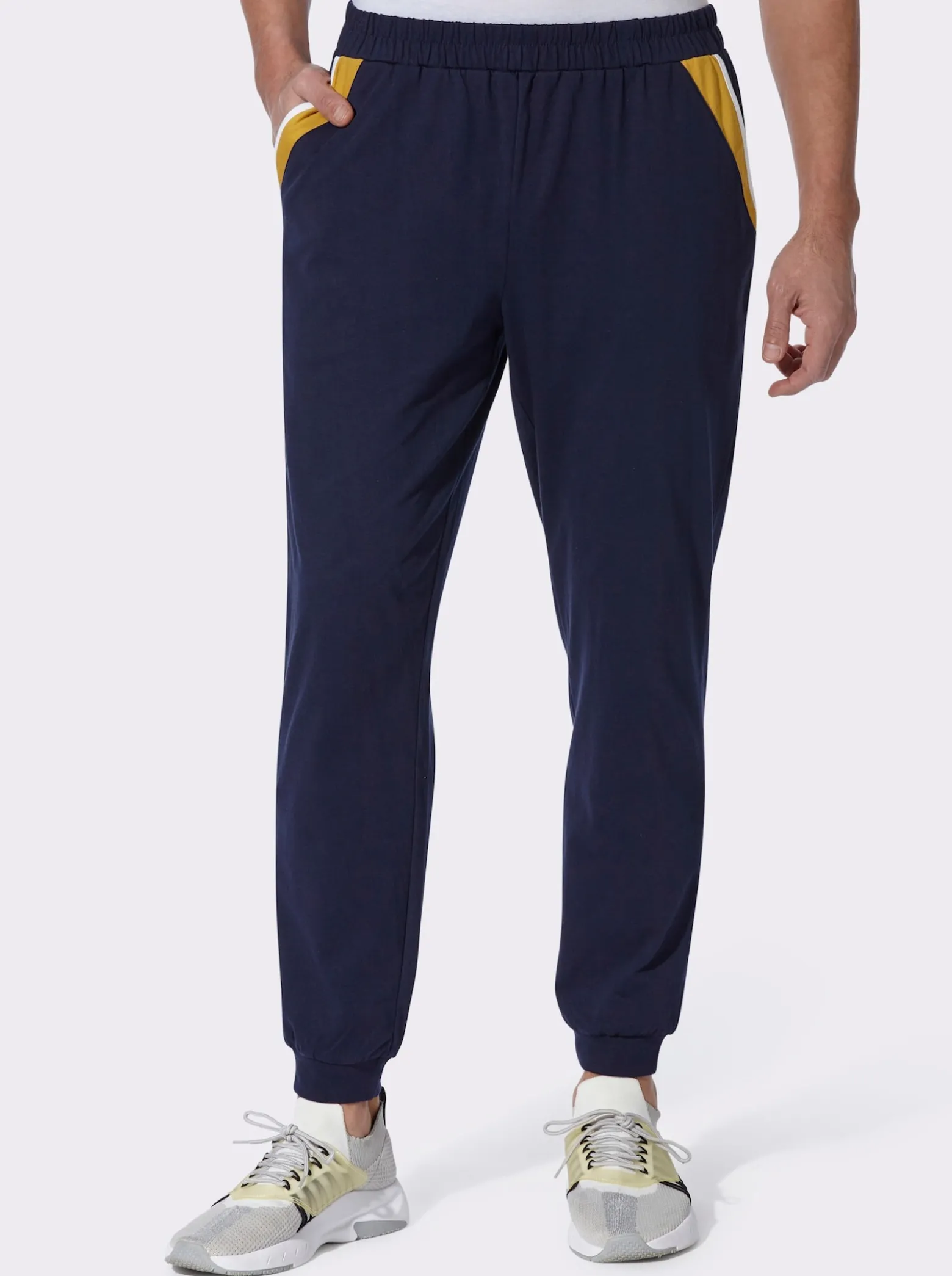 Freizeithose mit Kontrasteinsätzen