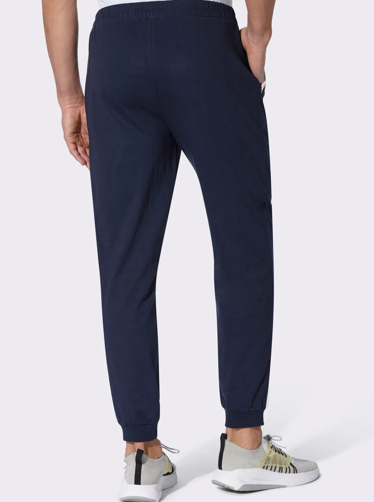 Freizeithose mit Kontrasteinsätzen