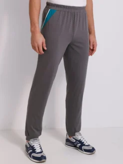 Freizeithose mit Kontrasteinsätzen