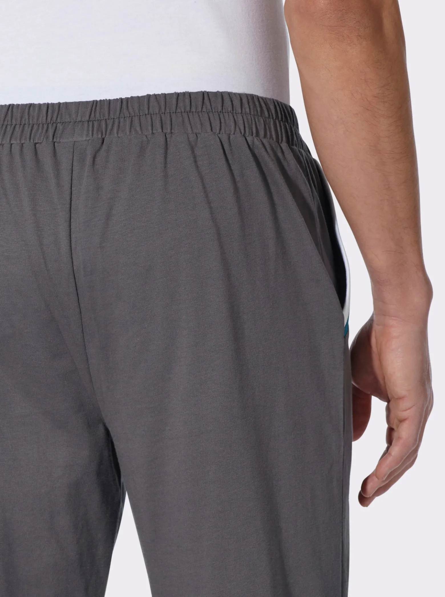 Freizeithose mit Kontrasteinsätzen