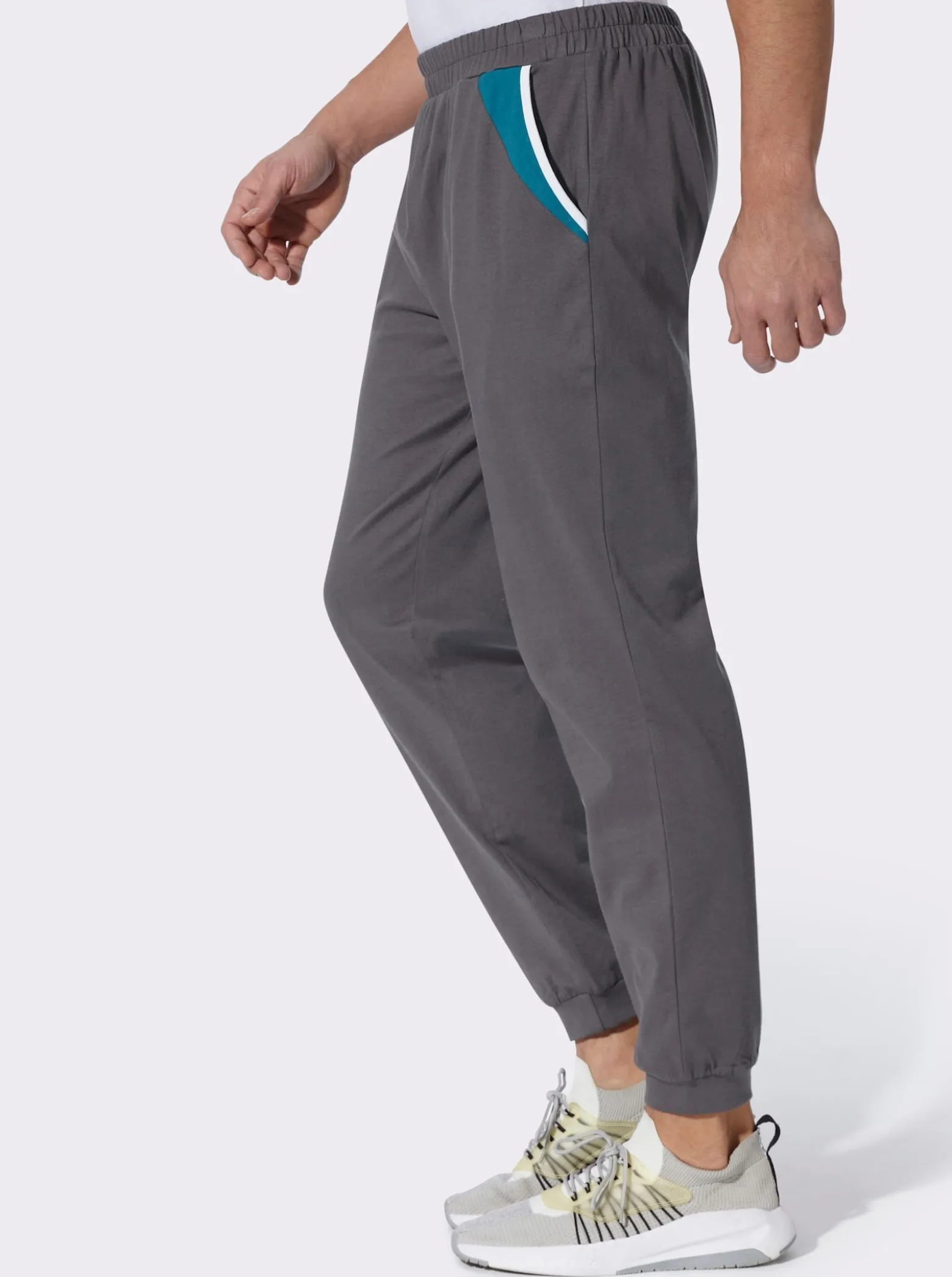 Freizeithose mit Kontrasteinsätzen