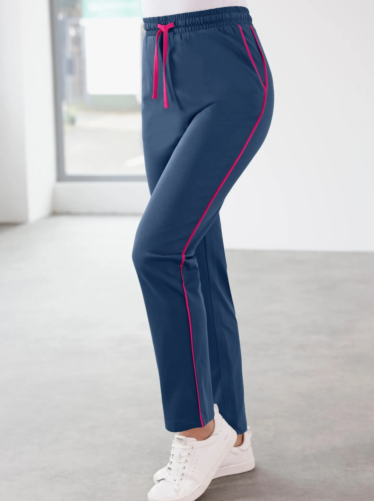 Freizeithose mit Kontrasten
