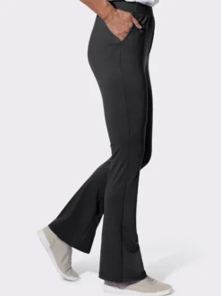 Freizeithose mit leicht ausgestelltem Bein