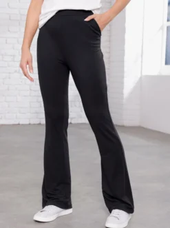 Freizeithose mit leicht ausgestelltem Bein
