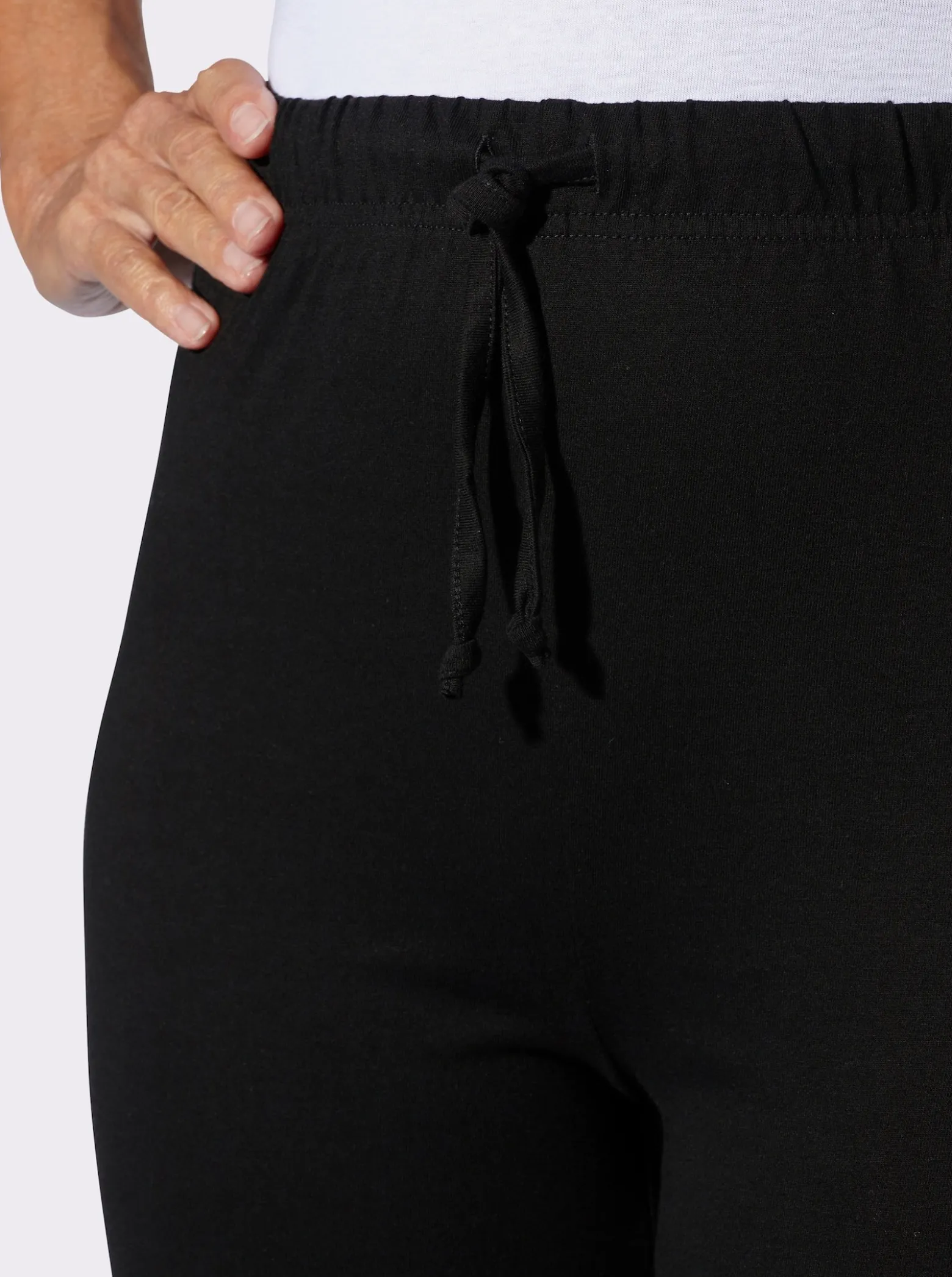 Freizeithose mit platziertem Grafik-Druck