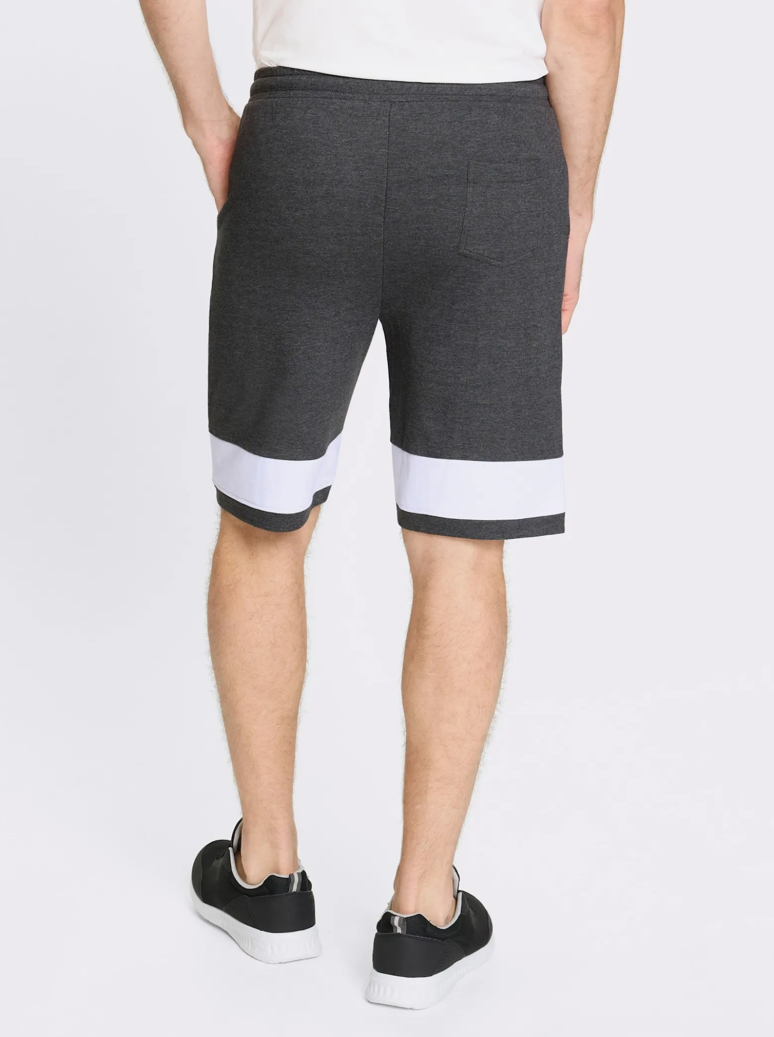 Freizeithose mit weitenregulierbarem Bund