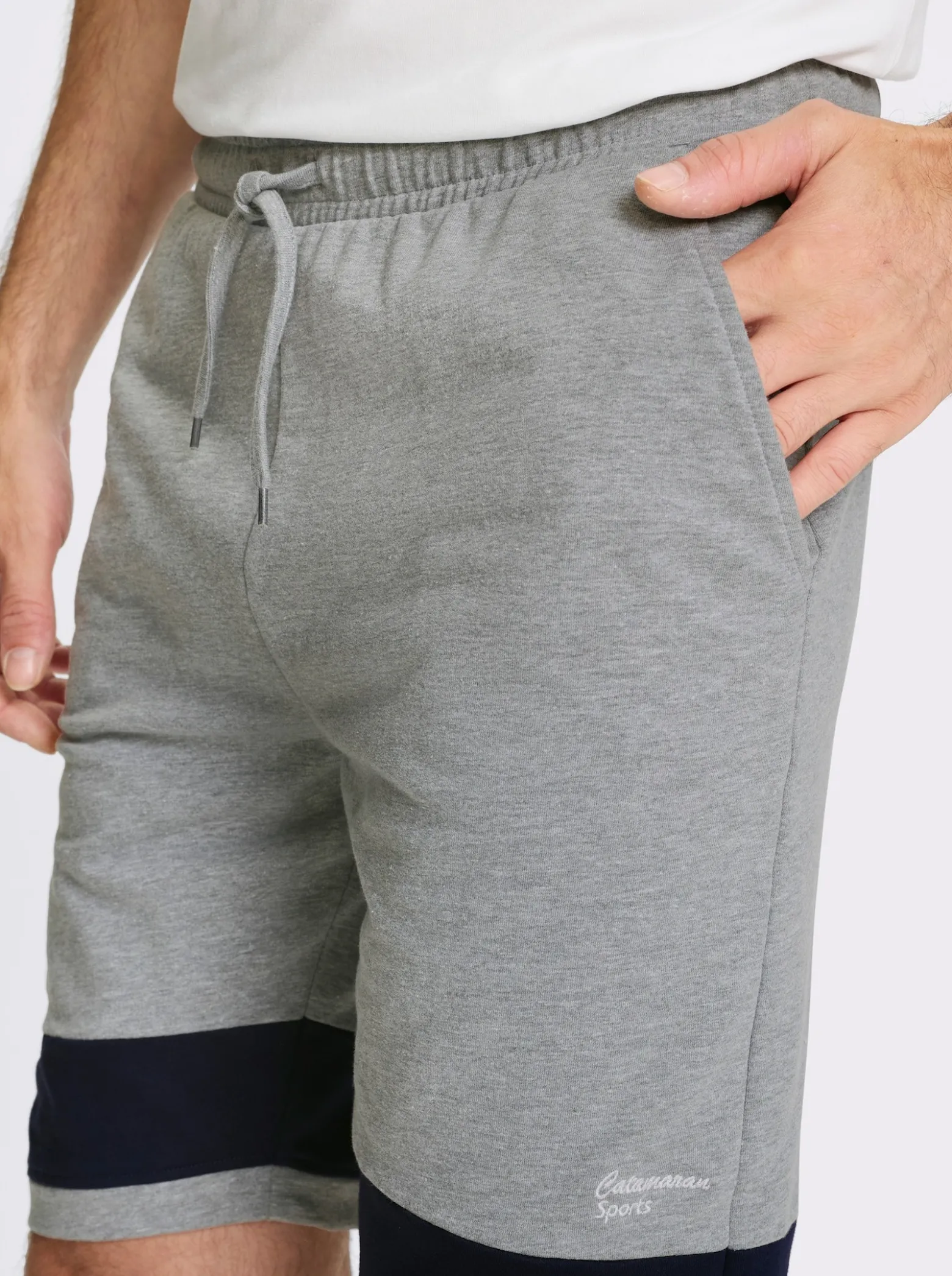 Freizeithose mit weitenregulierbarem Bund