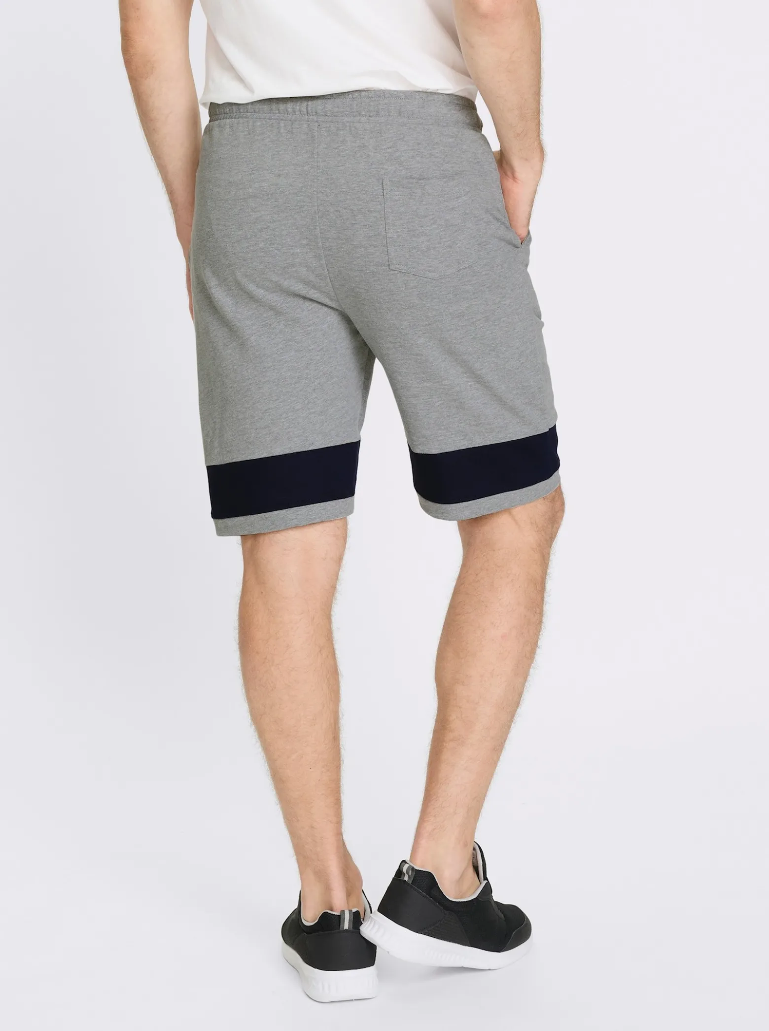 Freizeithose mit weitenregulierbarem Bund